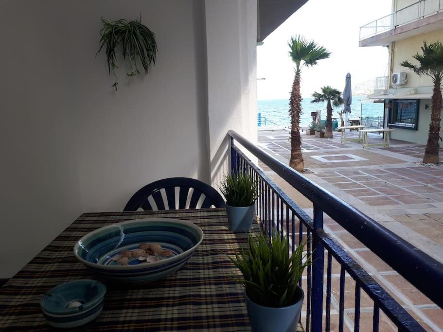 Cozy Seaside Apartment Loutraki Extérieur photo