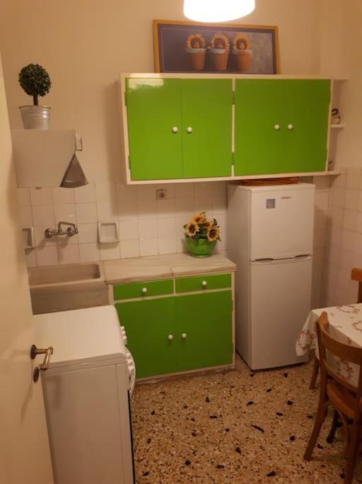 Cozy Seaside Apartment Loutraki Extérieur photo